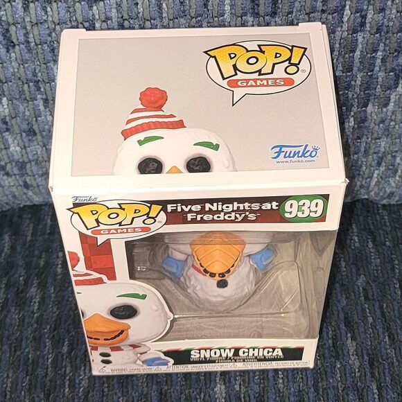 Funko POP! Games Five Nights at Freddy's Snow Chica 3.75" Vinyl Figure #939 New - Picture 4 of 7